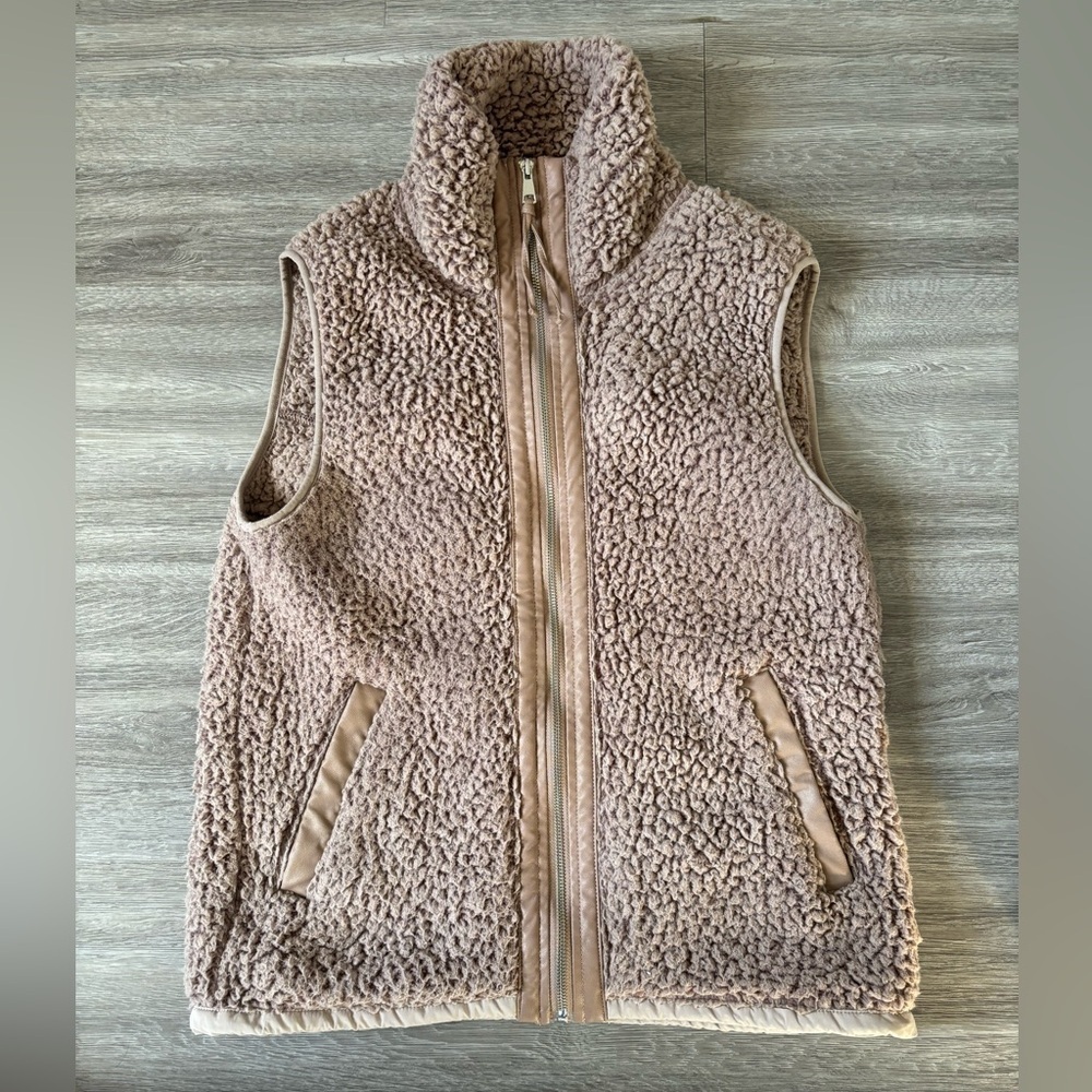 Abercombie & Fitch Soft A&F Collection Sherpa Vest
